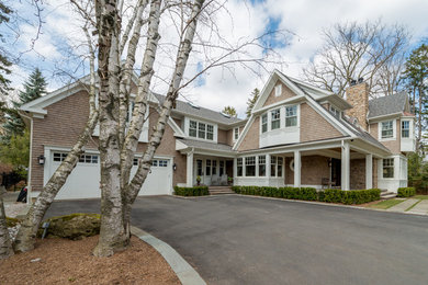 Example of a classic home design design in Toronto