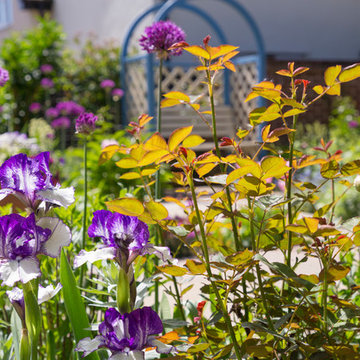Courtyard garden - traditional