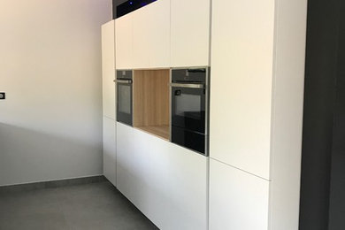 Immagine di una cucina minimal di medie dimensioni