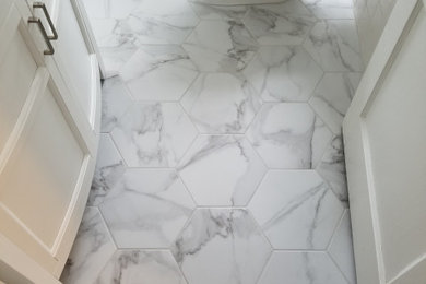 Bathroom - bathroom idea in New York