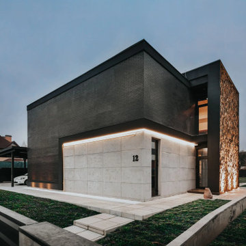 BUDDY'S HOUSE