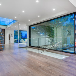 910 LEOVISTA - Products