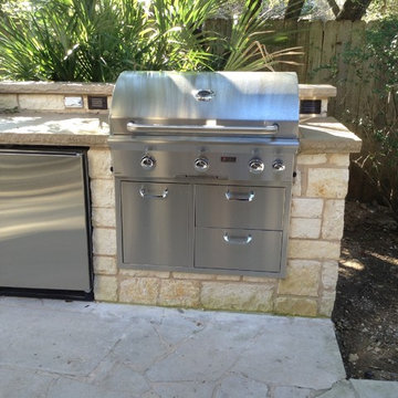 Cozy & Quaint Covered Porch and Outdoor Kitchen in Circle C Ranch, S. Austin, TX
