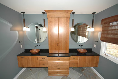 Inspiration for a timeless bathroom remodel in Detroit