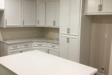 Laundry room photo in Houston