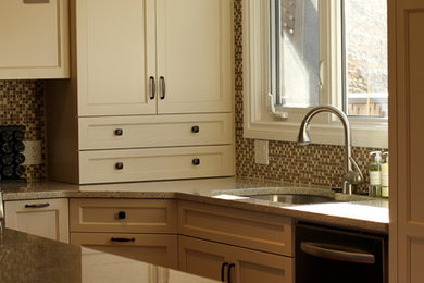 Kitchen - contemporary kitchen idea in Calgary