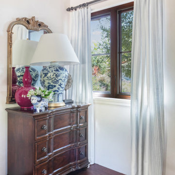 Montecito/Santa Barbara, CA- Traditional charming guest house.living