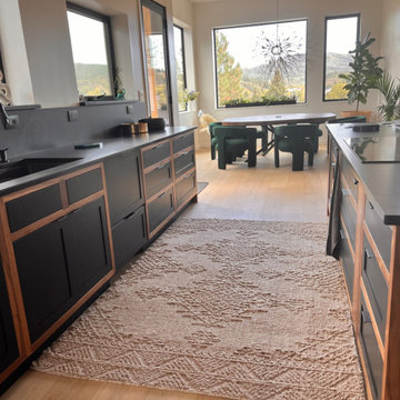 Walnut and black kitchen, a perfect mix of tradition and boldness!