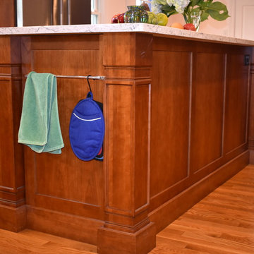 UltraCraft Shaker Kitchen in Cherry Amber with Silestone Pietra Countertops