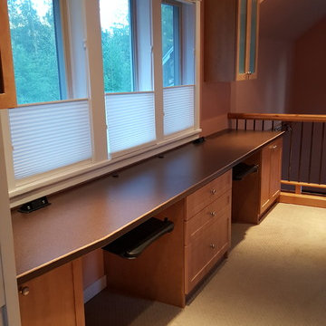 Small clean home office design