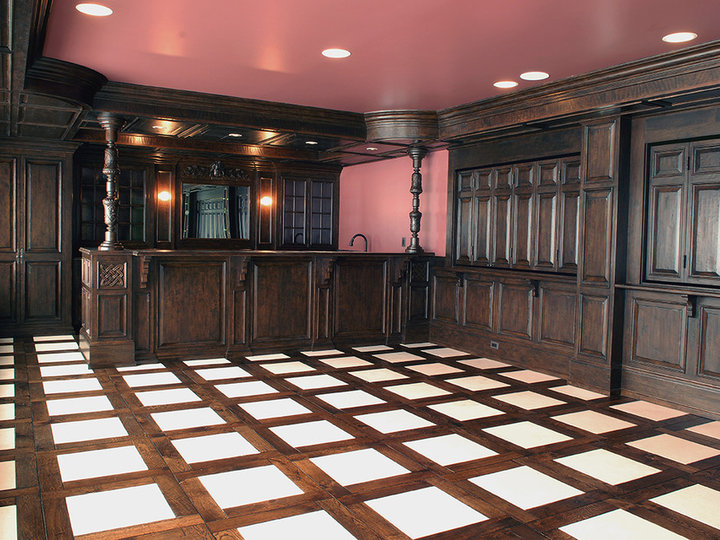 Traditional Home Bar - Home Bar