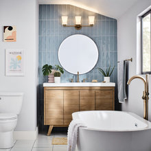 16 Loading Pl upstairs bath