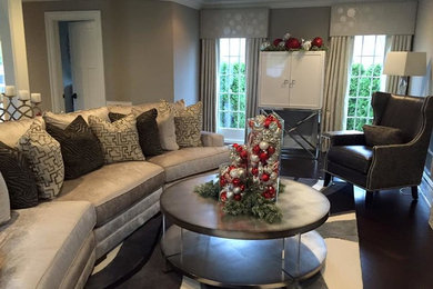Inspiration for a timeless living room remodel in New York
