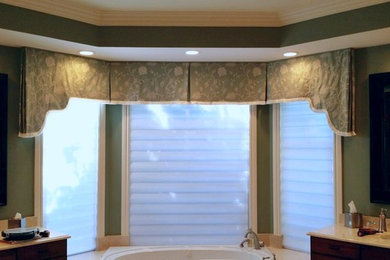 Bathroom - traditional bathroom idea in Miami