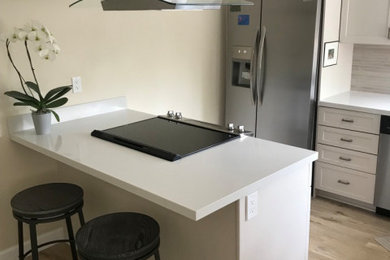Minimalist kitchen photo in San Diego