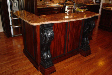 Inspiration for a timeless kitchen remodel in Atlanta