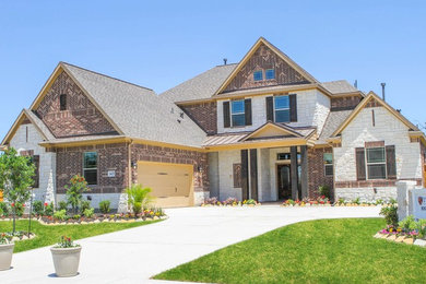 Example of a classic exterior home design in Houston