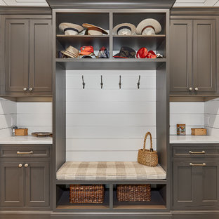 Неиссякаемый источник вдохновения для домашнего уюта: тамбур в морском стиле с белыми стенами