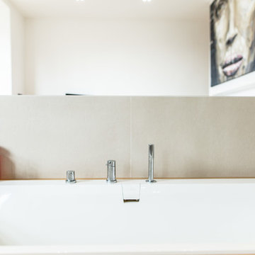 Salle de bains en medium laqué blanc et chêne