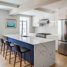 Kitchen bar stools and peninsula
