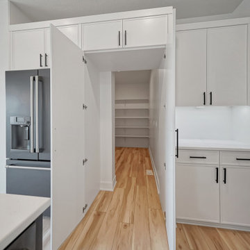Bennington 1.5 Story full of FUN Accents!
