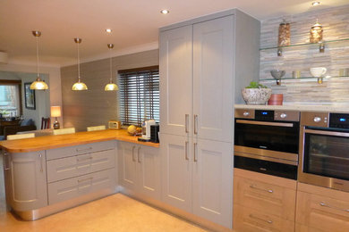Kitchen - contemporary kitchen idea in Hertfordshire