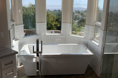 Inspiration for a modern bathroom remodel in Los Angeles