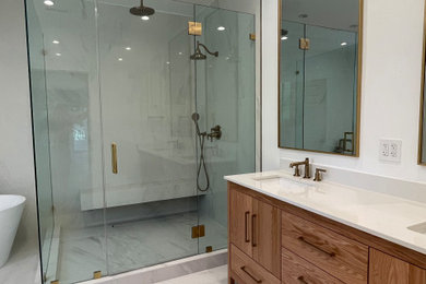 Bathroom - bathroom idea in Los Angeles