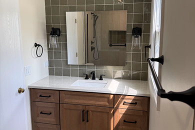 Example of a transitional bathroom design in Chicago