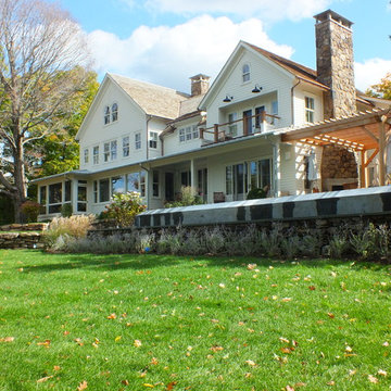 NEW ENGLAND LAKE FARM HOUSE