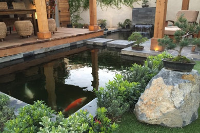 Inspiration for an asian garden in Los Angeles.
