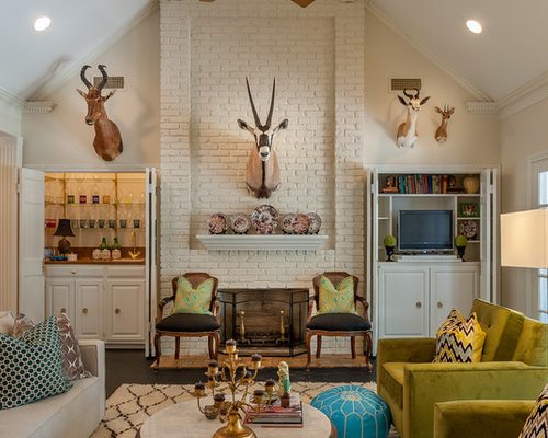 Wohnzimmer mit Kaminsims aus Backstein und Hausbar Ideen, Design
