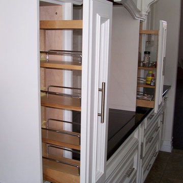 Gourmet Kitchen with Butler Pantry & Writing Desk