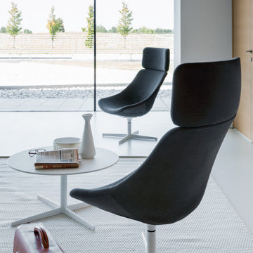 Swivel Lounge Chair