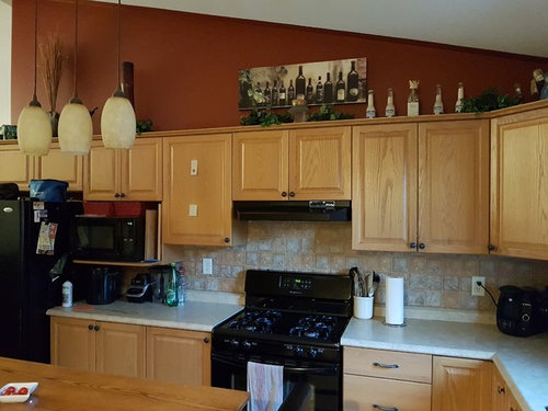 Light Or Dark Countertop With Oak Cabinets