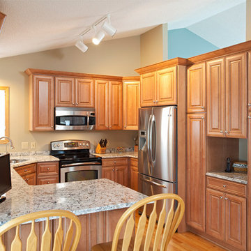 Traditional maple kitchen