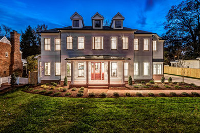 ワシントンD.C.にあるトランジショナルスタイルのおしゃれな家の外観の写真