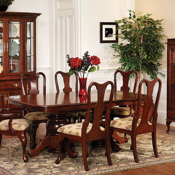 Queen Victoria Double Pedestal Dining Room Collection