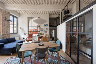 Réalisation d'une salle à manger design.