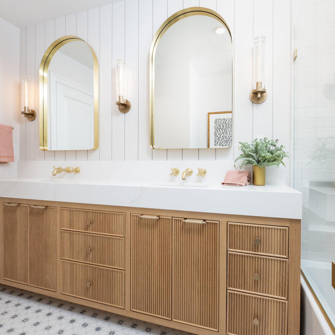 Abbott - Traditional Hall Bath