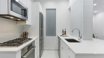 New York Small Open Kitchen with Clean Lines