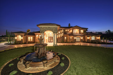 Traditional exterior home idea in Sacramento