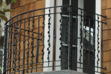 Example of an arts and crafts exterior home design in San Francisco