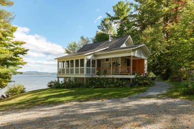 Inspiration for a craftsman exterior home remodel in Burlington