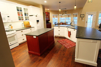 Inspiration for a cottage kitchen remodel in Boise
