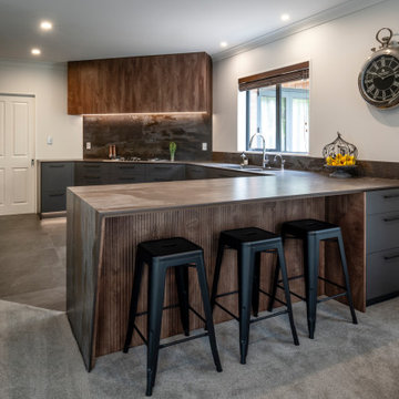 Cognac Comfort - Industrial Kitchen