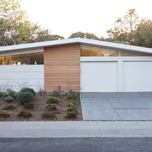 driveway/front yard/wall