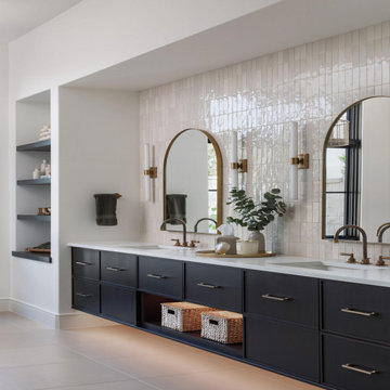Texas Hills Lake House Bath