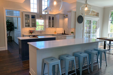 Example of a transitional kitchen design in Dallas
