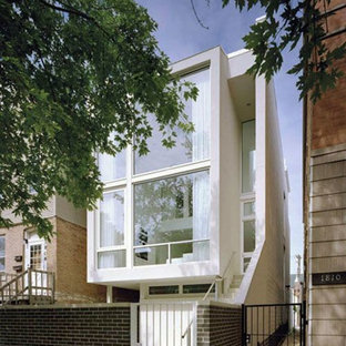 シカゴのモダンスタイルのおしゃれな家の外観 (陸屋根、タウンハウス) の写真